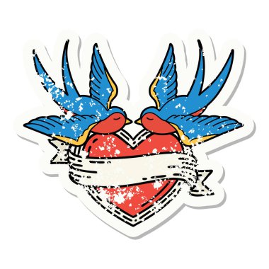 Geleneksel kırlangıç stiliyle dövmesi ve sancaklı bir kalbi var.