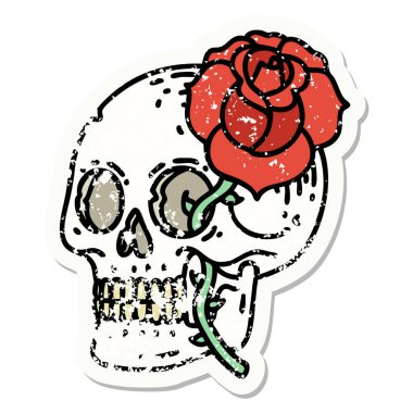 Geleneksel bir kafatası ve gül stili dövmesi.