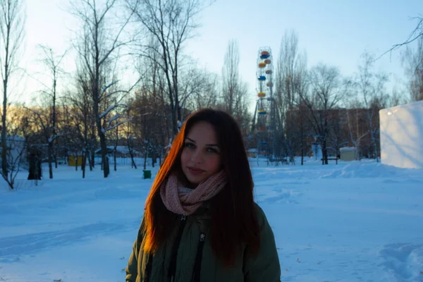 Porträt Eines Mädchens Einem Winterabend — Stockfoto