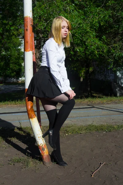 Outdoor Portret Van Jonge Dame Wandelen Het Park — Stockfoto