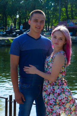 parkta yürüyüş severler