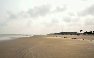 Boş Güneş Denizi Sandy Sahili Horizon Arkaplanı ve fotokopi alanı. Goa Denizi Sahili, Hint Okyanusu Kıyısı Yazın manzara tarzında. Goa Hindistan Mayıs 2019