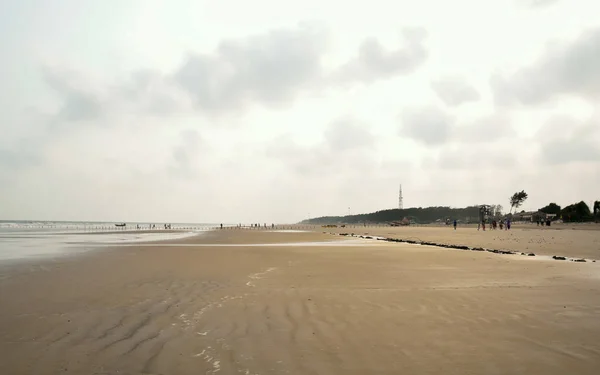 Puste słońce morze Sandy Beach Horizon Tło z miejsca na ksero. Goa Sea Beach, Ocean Indyjski Wybrzeże Wyspa w stylu krajobrazowym w lecie. Goa Indie maj 2019 — Zdjęcie stockowe
