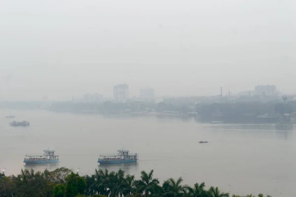 Vida Panorámica Ciudad Junto Río Kolkata Una Noche Niebla Ganadora — Foto de Stock