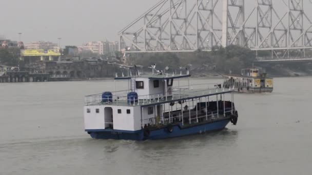 Barco Transportando Estação Serviço Ferry Passageiros Pela West Bengal Shipping — Vídeo de Stock