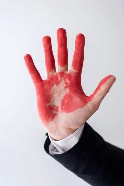 Imagem cortada de empresário mostrando mão em sangue isolado em branco — Fotografia de Stock