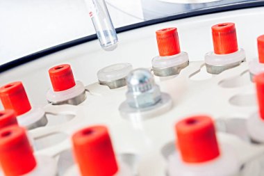 Laboratuvar aleti, kan testi santrifüjü.