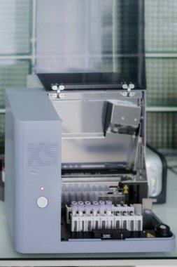 Kan testi ekipmanlı oda