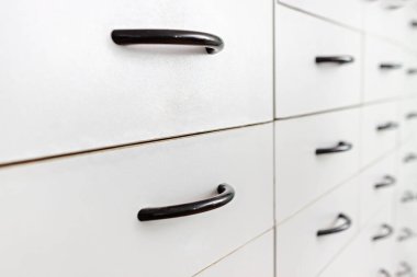 arşiv, dokümanları depolamak için hücreli kutu