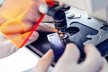 Kan testi için tıbbi ekipman mikroskobu