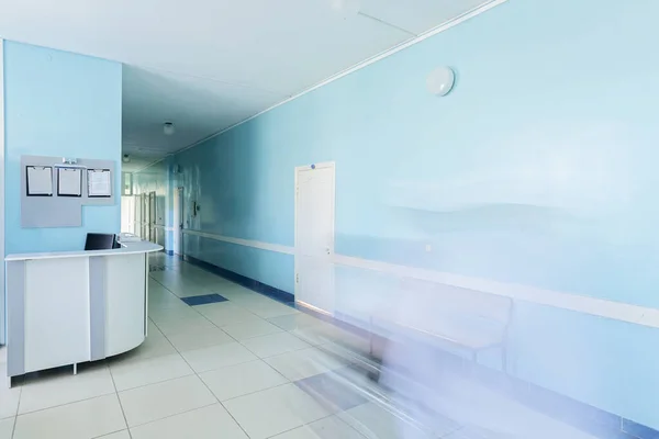 Sjukhuskorridor Med Sjuksköterskas Arbete — Stockfoto