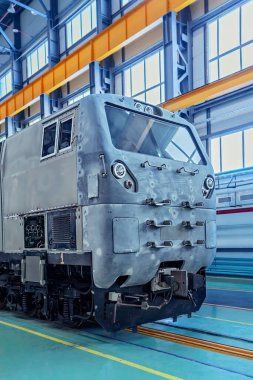 Lokomotif montaj tesisi. Atölyedeki lokomotif montaj süreci. Toplama dükkanında lokomotif