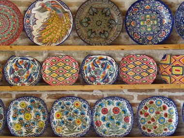 Geleneksel desenli renkli tabaklar, Buhara, Özbekistan