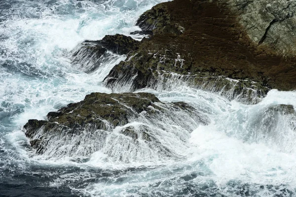 Ocean Splashing Rock Skellig View Wild Atlantic Way County Kerry — kuvapankkivalokuva