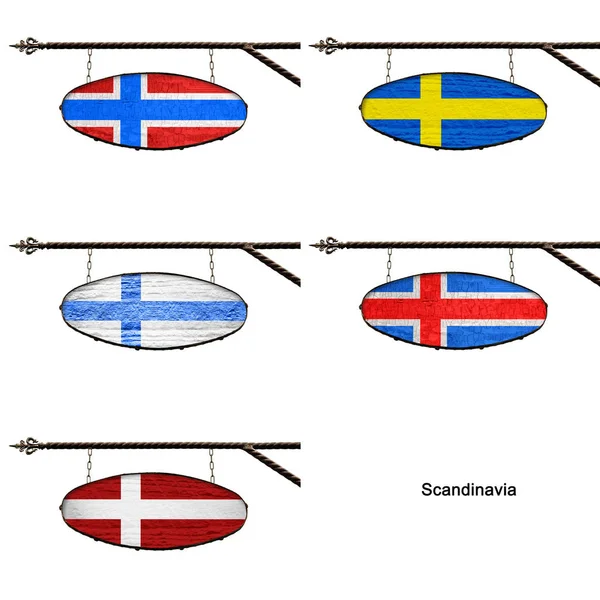 Banderas de los países escandinavos en una colección de letreros. Un letrero ovalado del color de las banderas de Escandinavia cuelga de una estructura forjada de metal . — Foto de Stock