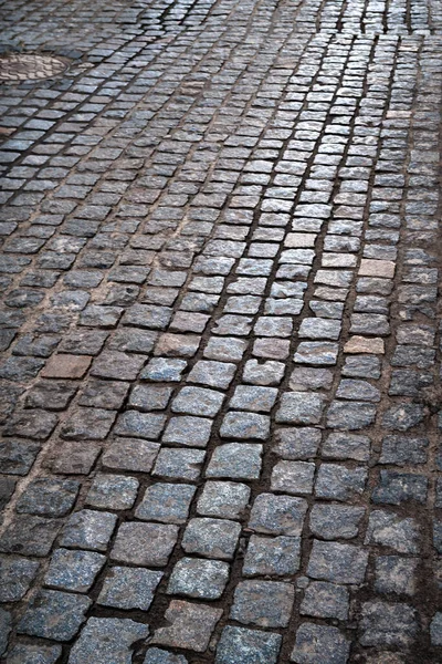 Karanlık Kaldırım Taşları Stone Köprüsü Yolu Sokak Serserileri Güneşte Parlar — Stok fotoğraf