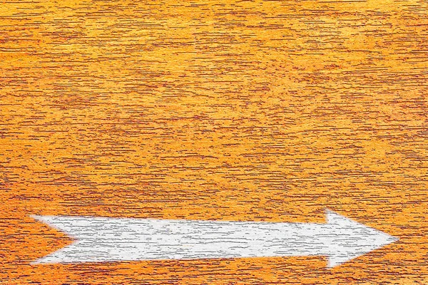 주황색 표면에 화살표 벽에는 칠해져 있었다 거리의 표지판 — 스톡 사진