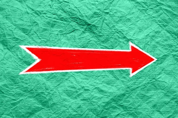 Βέλος Πράσινη Επιφάνεια Δείκτης Κόκκινου Βέλους Σχεδιάζεται Πράσινο Τσαλακωμένο Χαρτί — Φωτογραφία Αρχείου