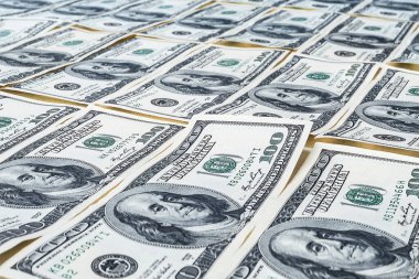 Yüz dolar. Amerikan doları geçmişi. Bir sürü banknotun kapanışı 100 dolarlık banknotlar. Amerikan parası. Başkan Franklin 'in Portresi.