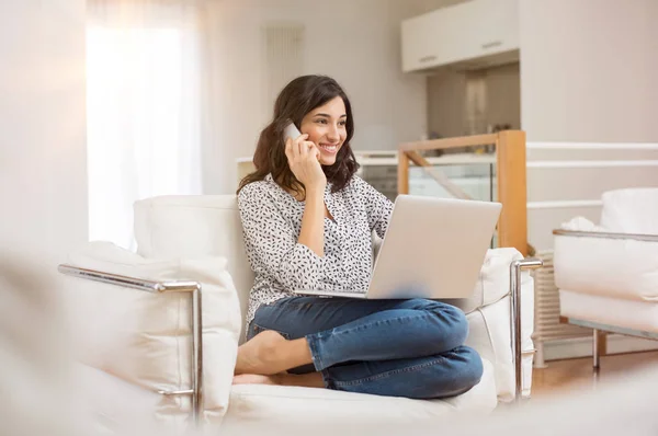 Working and relaxing at home — Stock Photo, Image