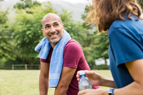 Man ontspannen na training — Stockfoto