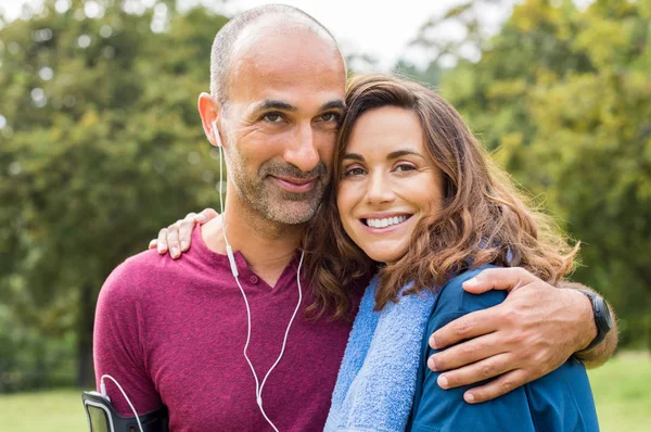Couple relaxing after jogging — Stock Photo, Image