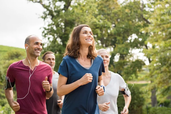 Woman running with friends — Stock Photo, Image