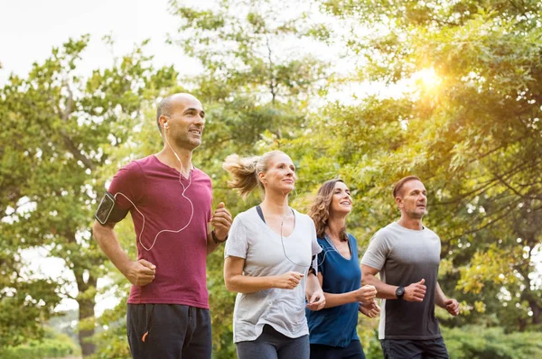 People jogging at park — Stock Photo, Image