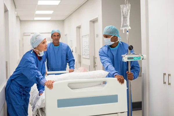 Paciente urgente no hospital — Fotografia de Stock