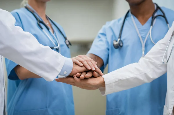 Trabalho em equipe no hospital — Fotografia de Stock