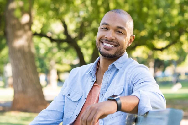 Boldog afro-amerikai ember — Stock Fotó
