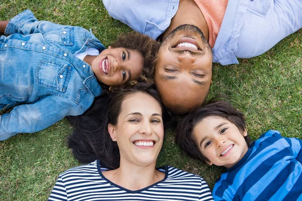 Family lying on grass — Stock Photo, Image