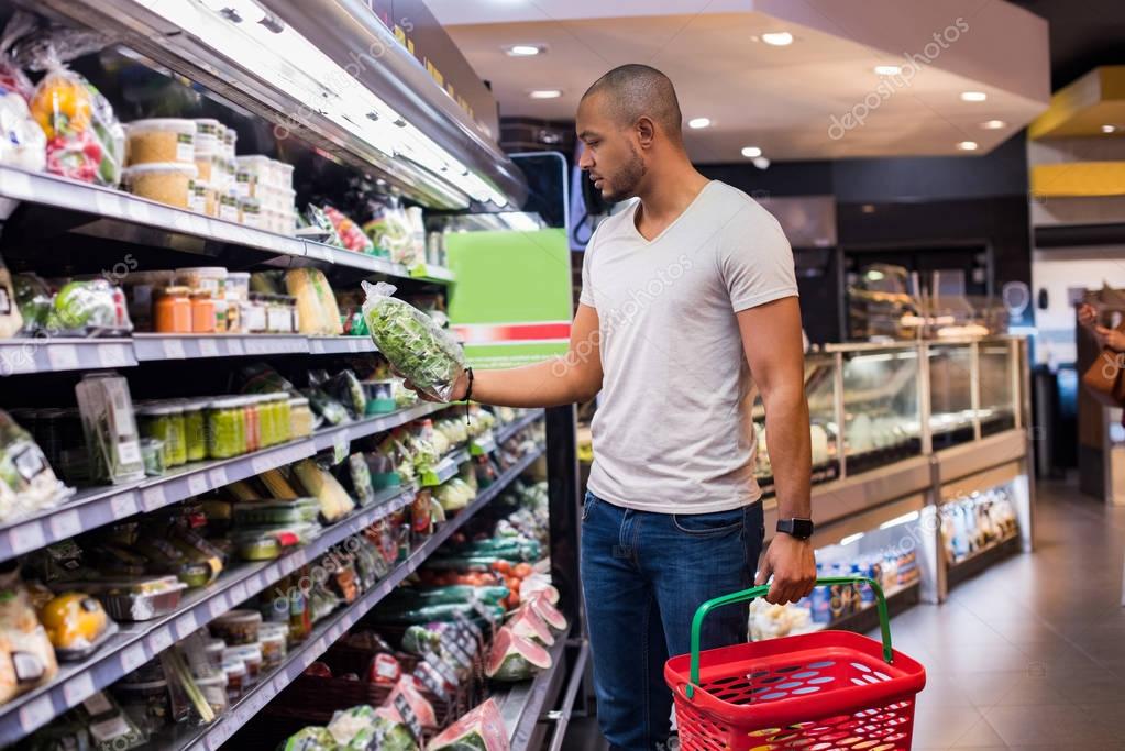 Mann im supermarkt kennenlernen
