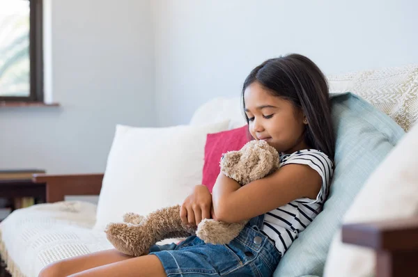 Süße asiatische kleine Mädchen — Stockfoto