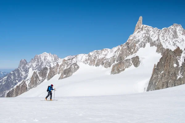 Anjos de neve no dia de inverno — Fotografia de Stock