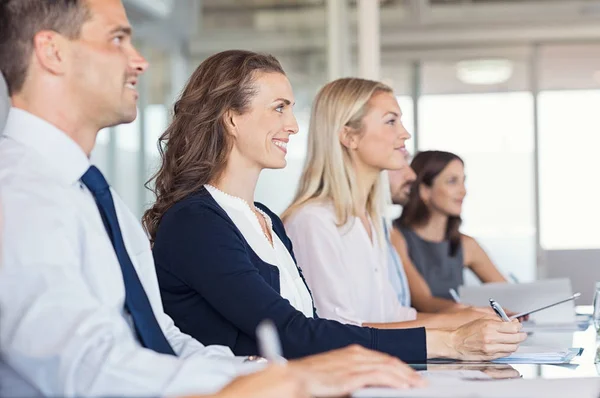 Empresários assistem a seminários — Fotografia de Stock