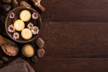 Spa ayarı ile çiçek ve mum