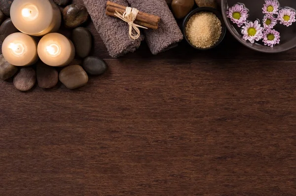 Spa setting with candles on wood — Stock Photo, Image