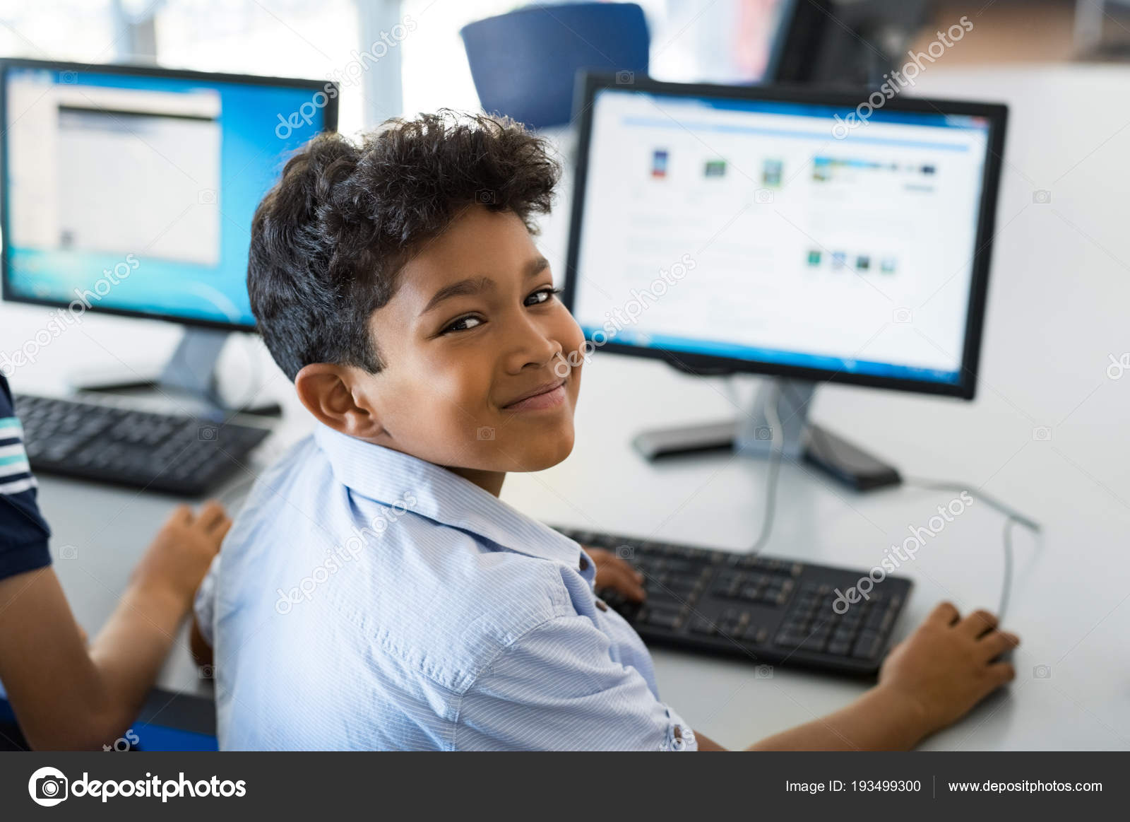 These are boys s computers. Ребенок перед компьютером. Ребенок за компьютером. Арабский компьютер. Ребенок с ноутбуком.