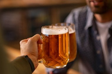 Yarım litre bira bardağı kızartıyoruz. 