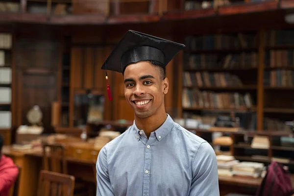 Gelukkig afgestudeerd student — Stockfoto