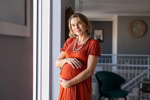 Mulher Grávida Feliz Com Barriga Grande Relaxar Casa Retrato Mulher — Fotografia de Stock