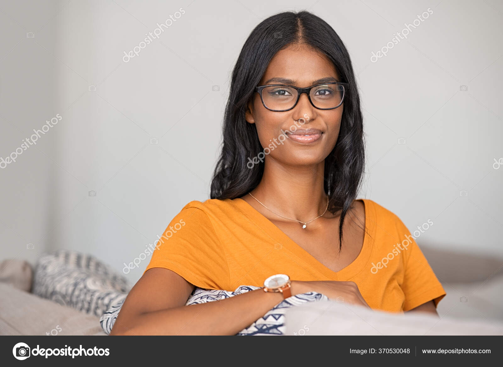 Portrait Femme Avec Lunettes Belle Femme Avec Lunette On Sale - Main Image