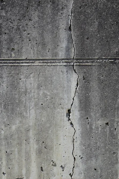 uzun çatlak kırık beton duvar