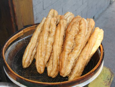 Çince geleneksel sokak kahvaltı yemek - Youtiao 