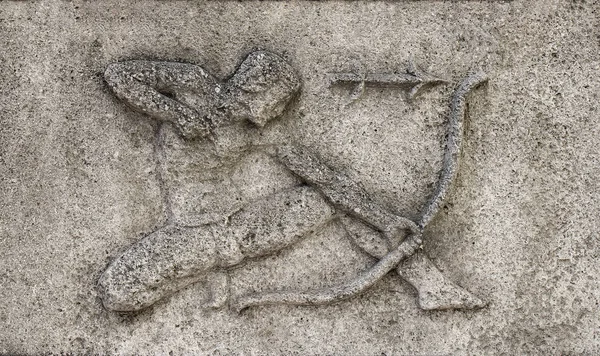 Znak zodiaku - Strzelec lub łucznik, kamienny relief — Zdjęcie stockowe