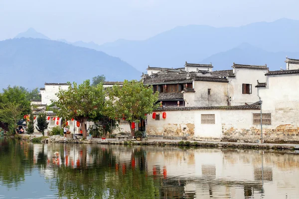 Traditionele huizen in Hongcun dorp, China — Stockfoto