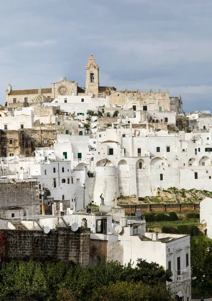 Ville médiévale blanche d'Ostuni, Pouilles, Italie — Photo