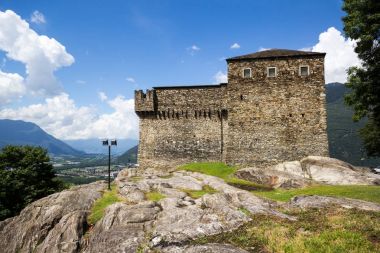 Ortaçağ kalesi Sasso Corbora, Bellinzona, Canto Ticino, Switezrland