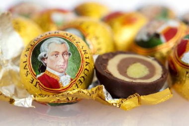Avusturyalı Mozartkugel, tatlı bir konfeksiyon